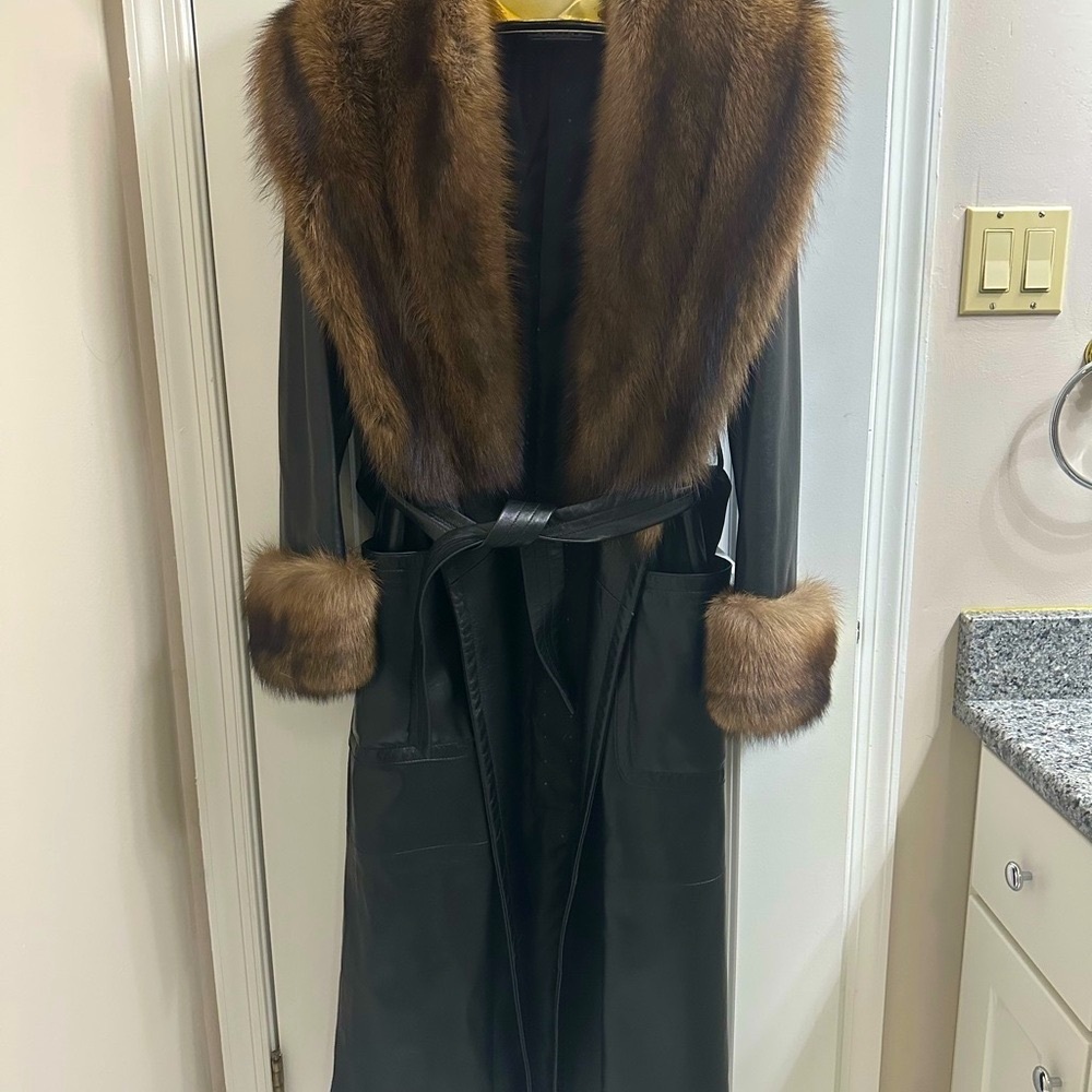 Elegant Real Leather Black Trench Coat with Real Brown Fur Trim